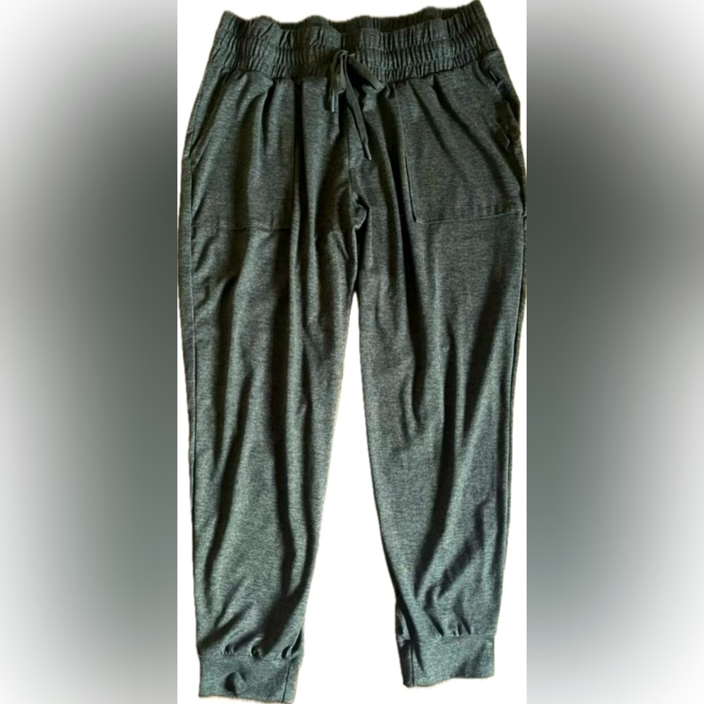 Mondetta joggers with large pockets. Excellent condition! Size XL